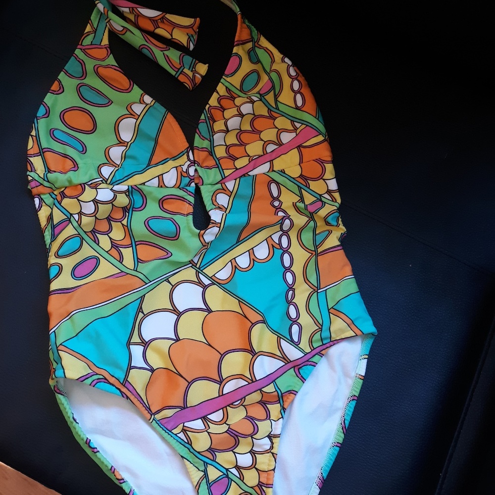 BELLA BUM BUM CUT OUT BATHING SUIT SIZE M